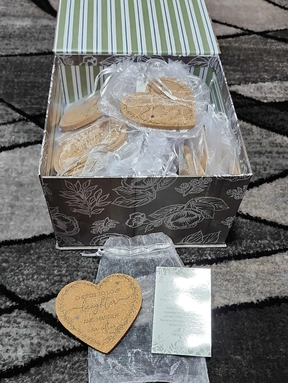 WEDDING FAVORS HEART-SHAPED CORK 